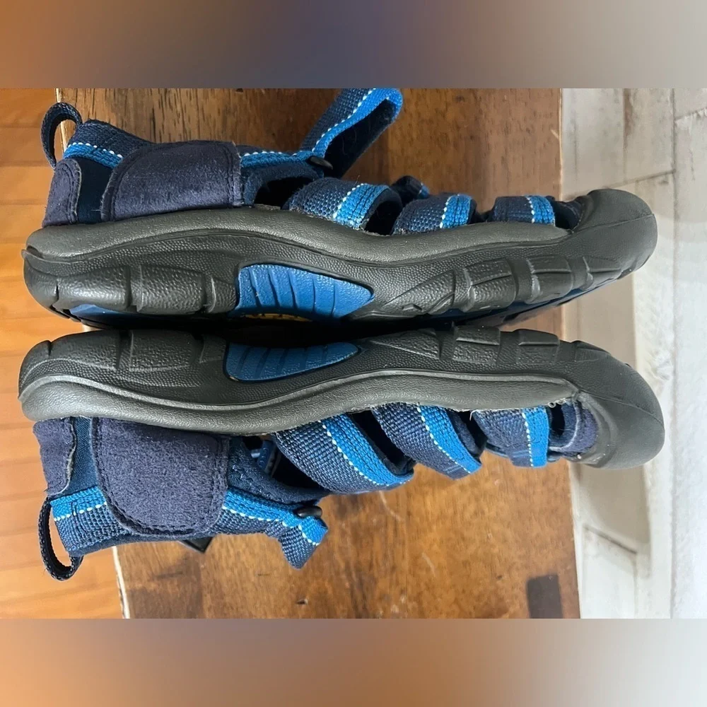 Keen Newport H2 Hiking Sandals Shoes Youth Blue Slip resistant water Size 2